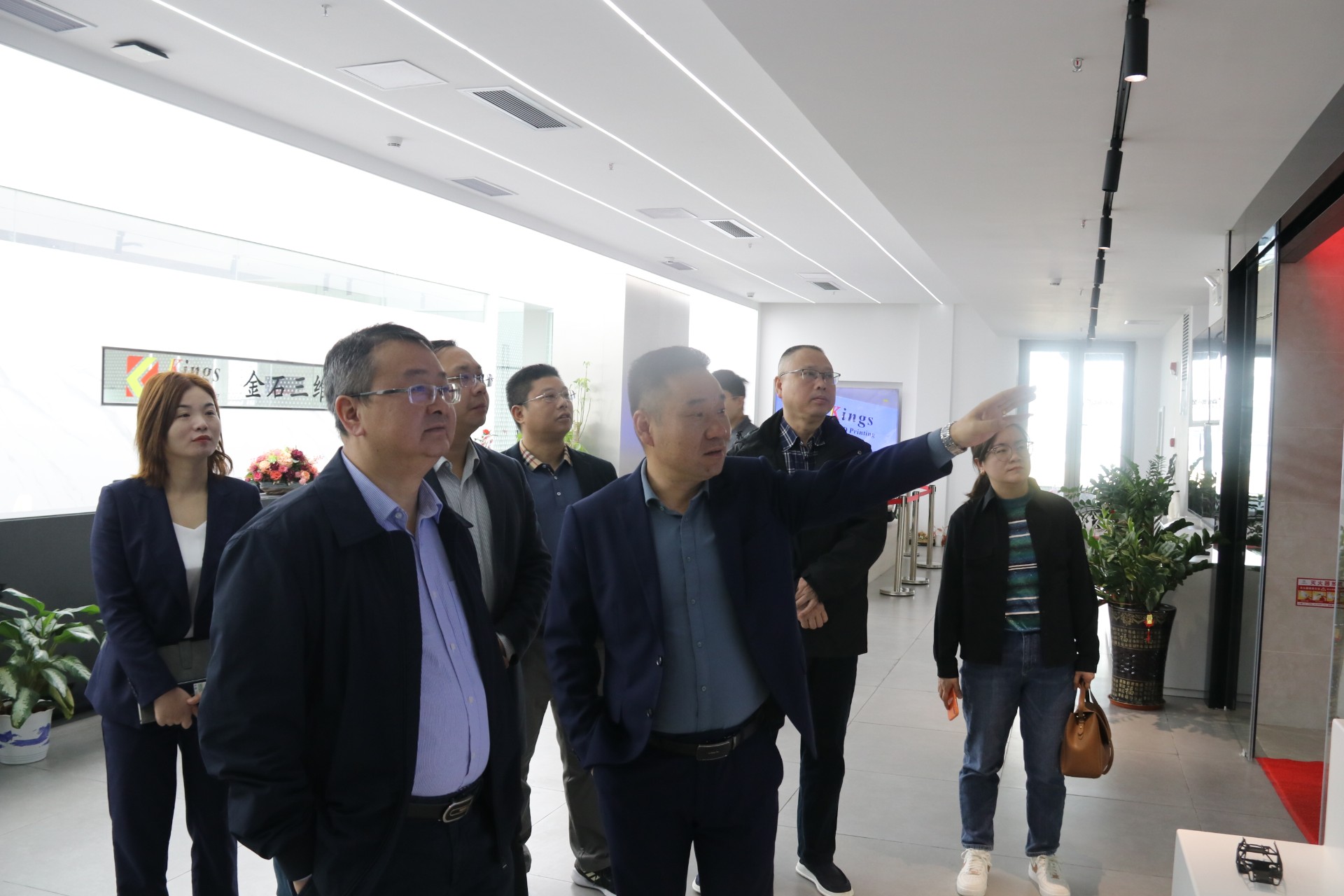 中国农业银行萍乡分行行长李建春一行莅临LD.COM乐动,三维考察指导