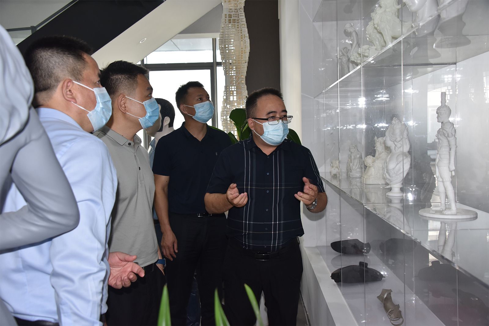 深圳市光明区科技创新局领导一行莅临深圳LD.COM乐动,三维总部参观考察