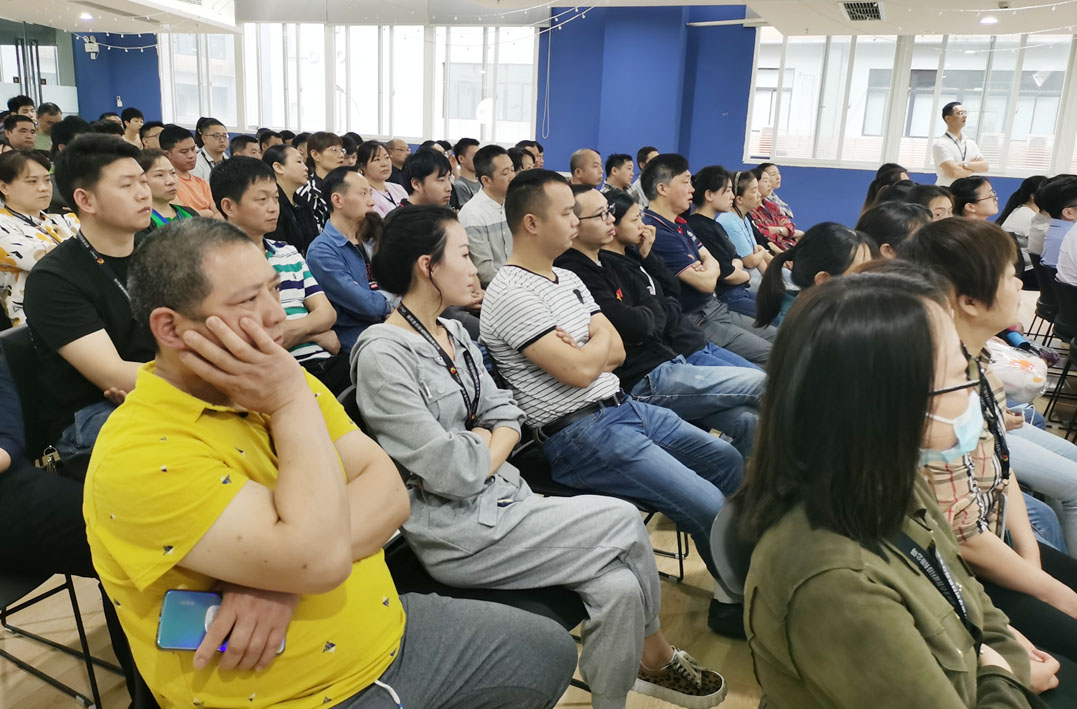 “步调一致”方能“同频共振” 重庆LD.COM乐动,全体员工参加培训学习