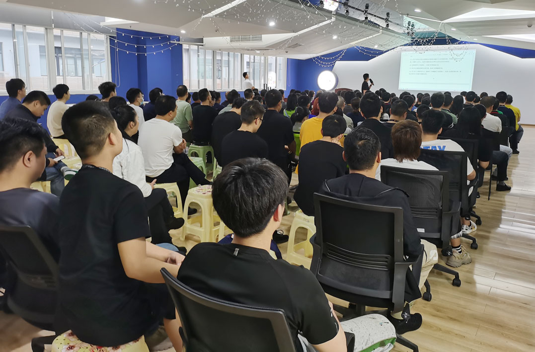 “步调一致”方能“同频共振” 重庆LD.COM乐动,全体员工参加培训学习
